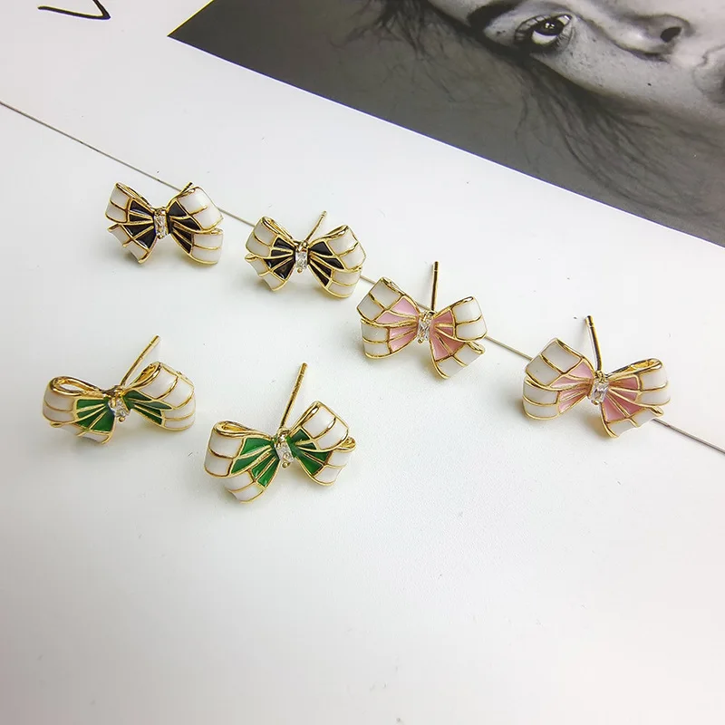 

2023 New Diamond Inlaid Bow Earrings Korean Design Sense Simple Oil Drip Earrings Fashion Personality Ear Accessories Wholesale