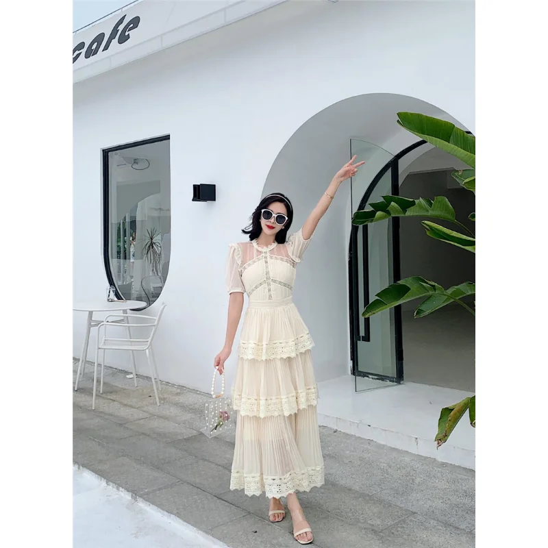 

High Qulity Luxury Design Runway Summer Dress 2023 New Beige Lace Patchwork Pleated French Short Sleeve Cake Dress Vestidos