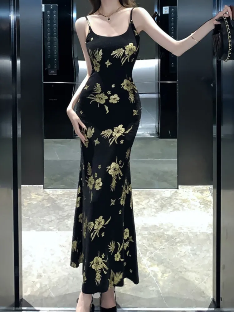 Женское облегающее платье на бретелях-спагетти черное Элегантное повседневное