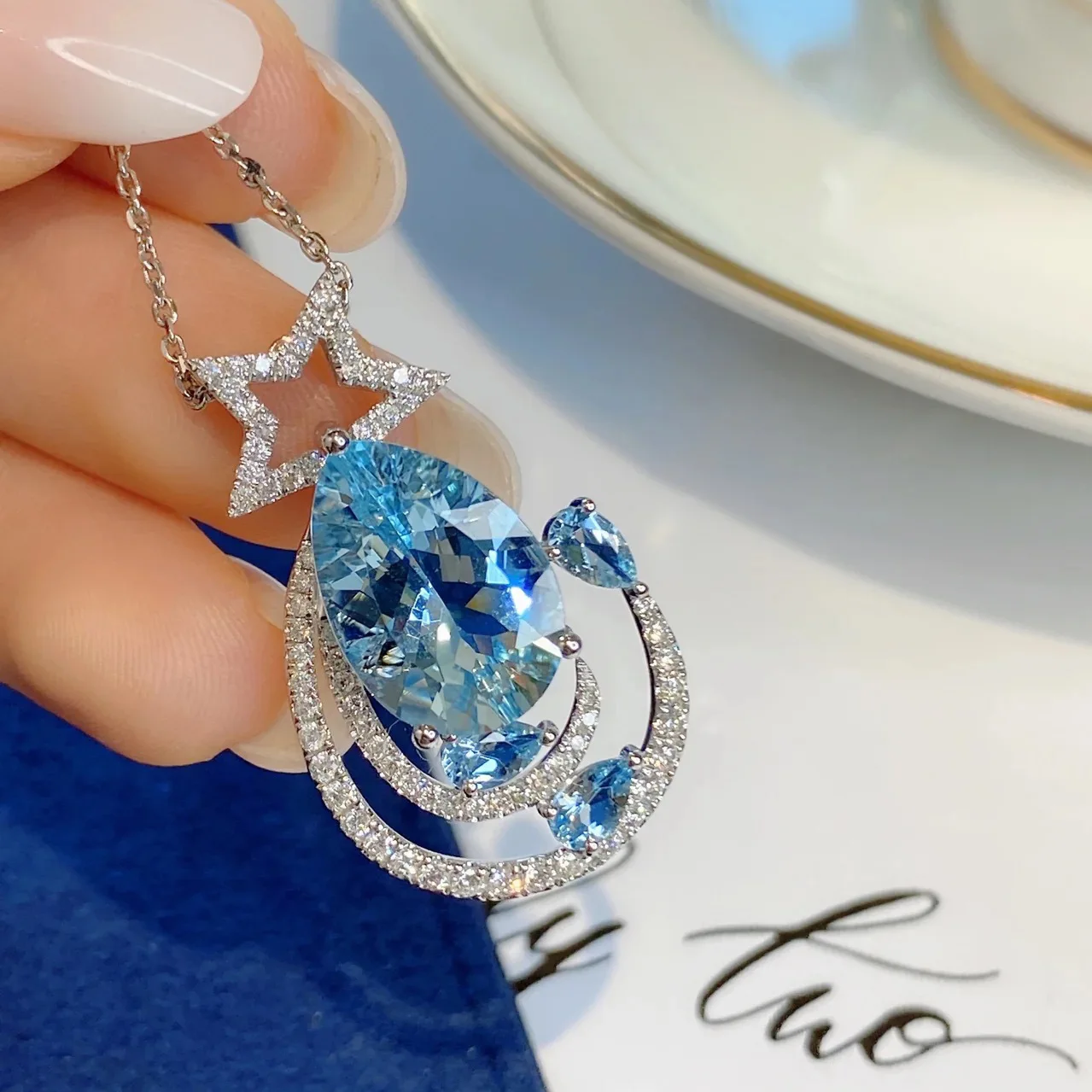 

Ожерелье-чокер из серебра 100% пробы с искусственными звездами