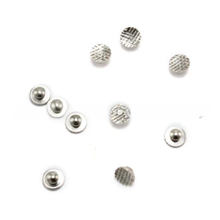 Ортодонтическая буккальная трубка с сетчатым основанием улучшает силу