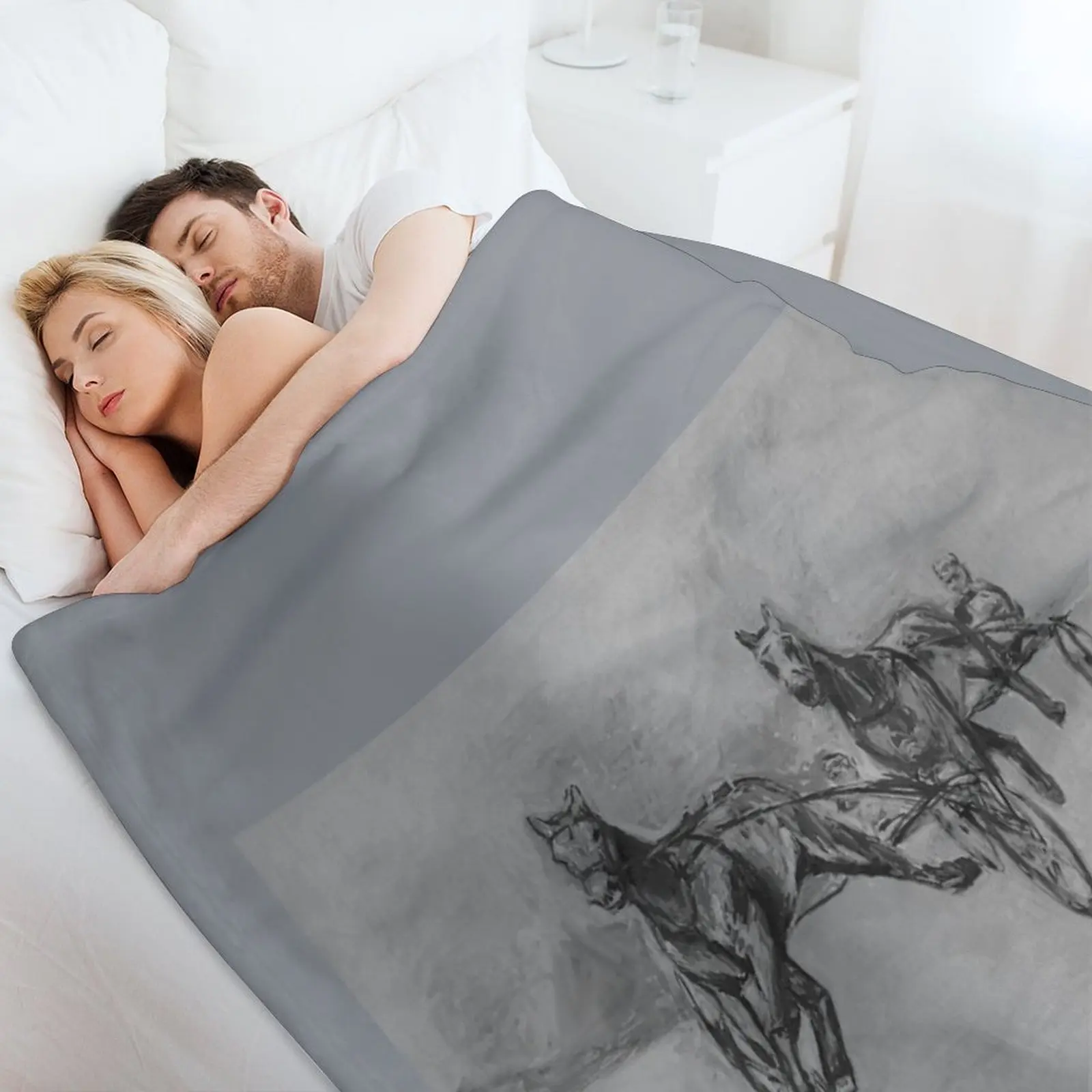 Беретное дерби в сером цвете. Мягкие пледы клетку и гигантские одеяла для дивана.