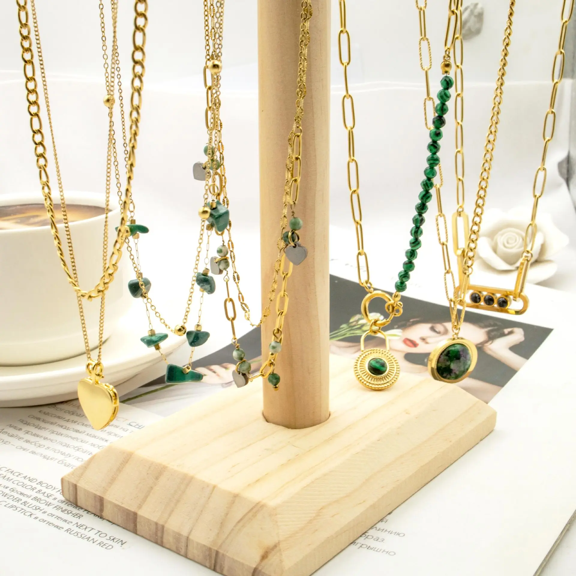 

Double-layered Natural Stone Clavicle Necklace with Stunning Peacock Green Pendant 14K Gold Necklaces