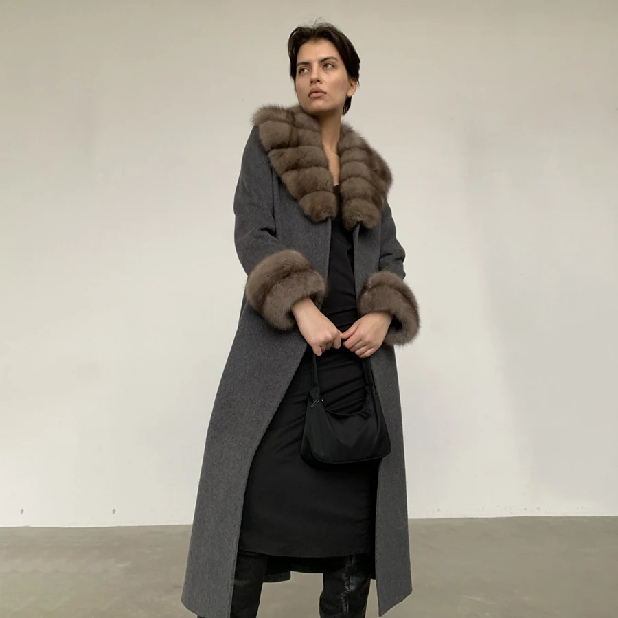 Женское зимнее пальто из натурального меха