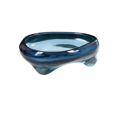 

Прозрачный стеклянный поднос треугольный