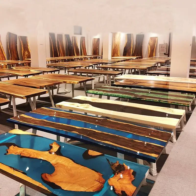 Деревянный круглый стол