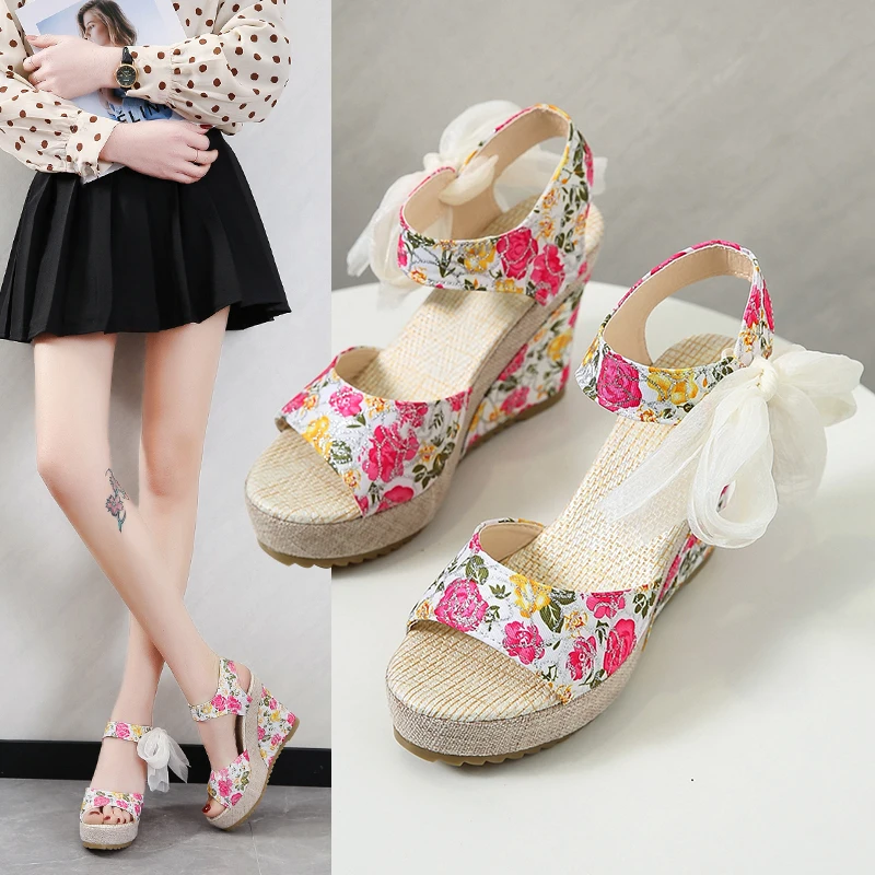 

Женские весенне-летние новые модные женские сандалии на танкетке с открытым носком в Корейском стиле s на высоком каблуке 2022