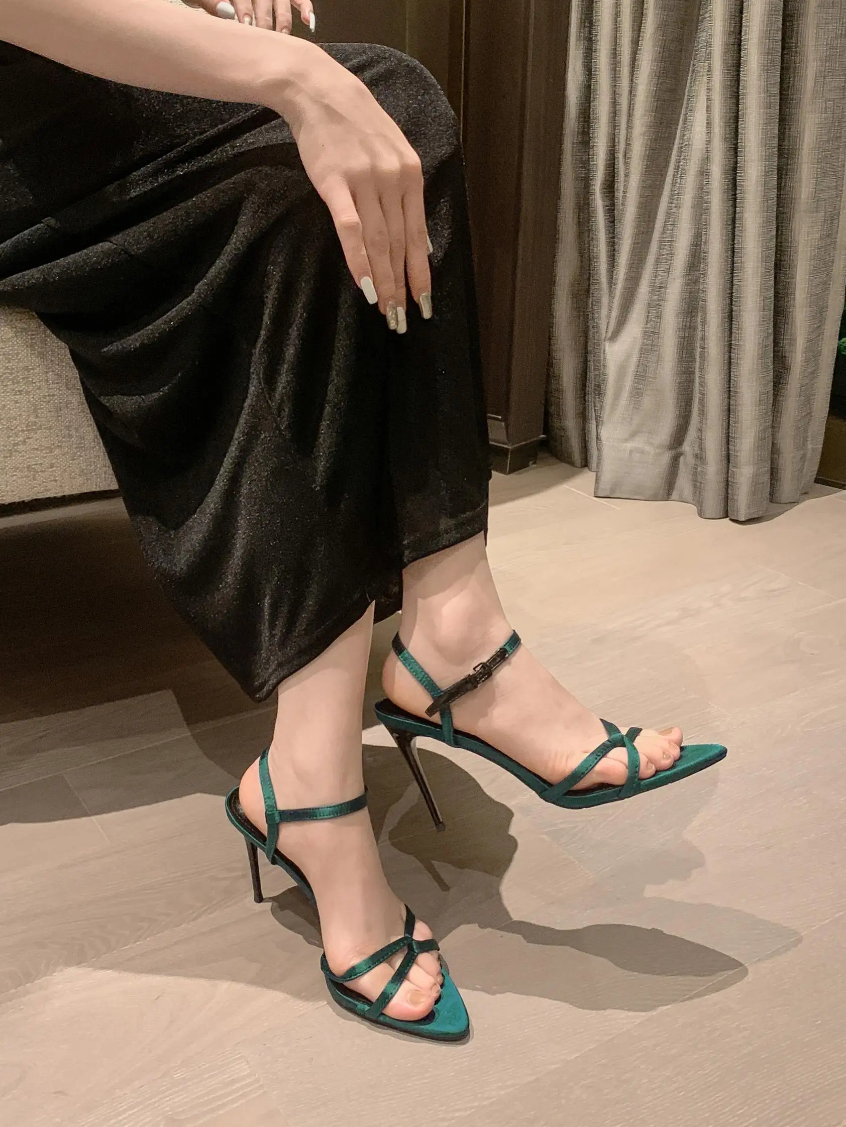 Сандалии женские на тонком каблуке Босоножки с открытым носком пятнистые