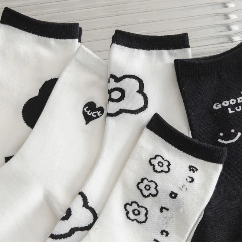 5 Pair Kawaii Printing Fashion Women Socks Autumn Winter Long Cotton Socks Woman Cute Skateboard Foot Cover White Socks Feminine