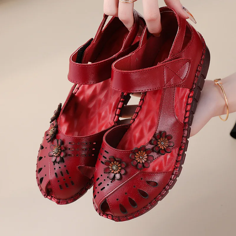 2023 New Female Leather Flat Shoes Flowers Breathable Women Hollow Sandals Comfortable Soft Sole Mom Walking Shoes Loafers