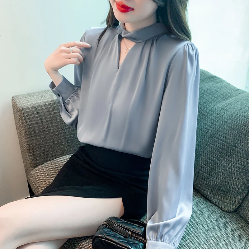 Рисунок 2 - Женская шелковая блузка с ленточным воротником