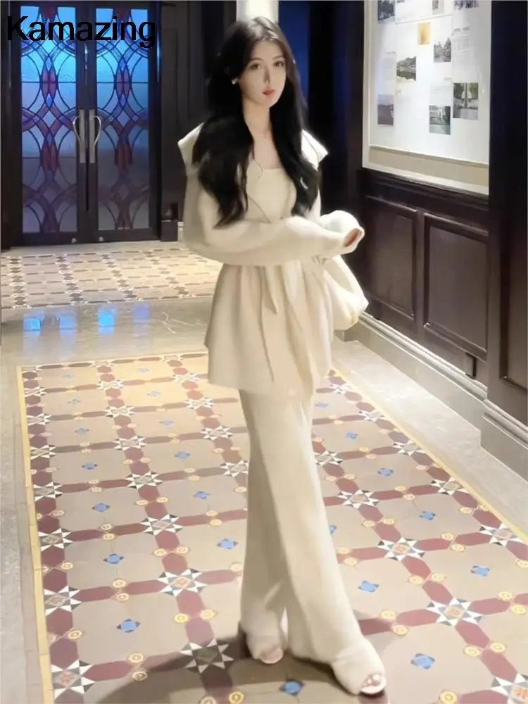 Женский однотонный костюм из трех предметов