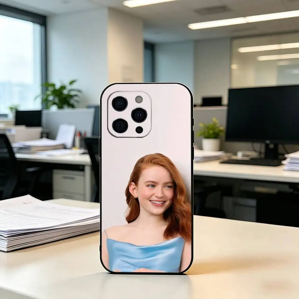 Чехол для телефона с изображением знаменитой актрисы S-Sadie S-Sink для iPhone 17, 16, 15, 14, 13, 12, 11 Plus, Pro Max, XS, мягкий силиконовый черный чехол (art.: 3920dae2aaaec) - 3920dae2aaaec