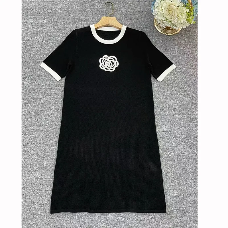 Летнее женское платье из качественного трикотажа с бисером и вышивкой цветов F105.