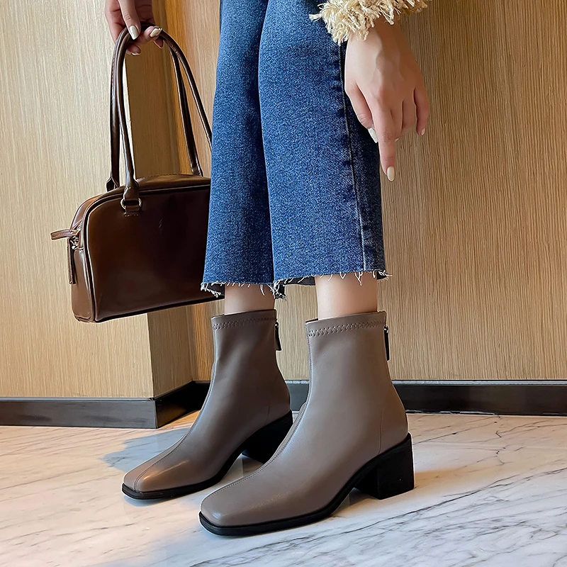 

2022 new thin boots women's retro autumn and winter new milk white all-match square toe thick heel back zipper short boots