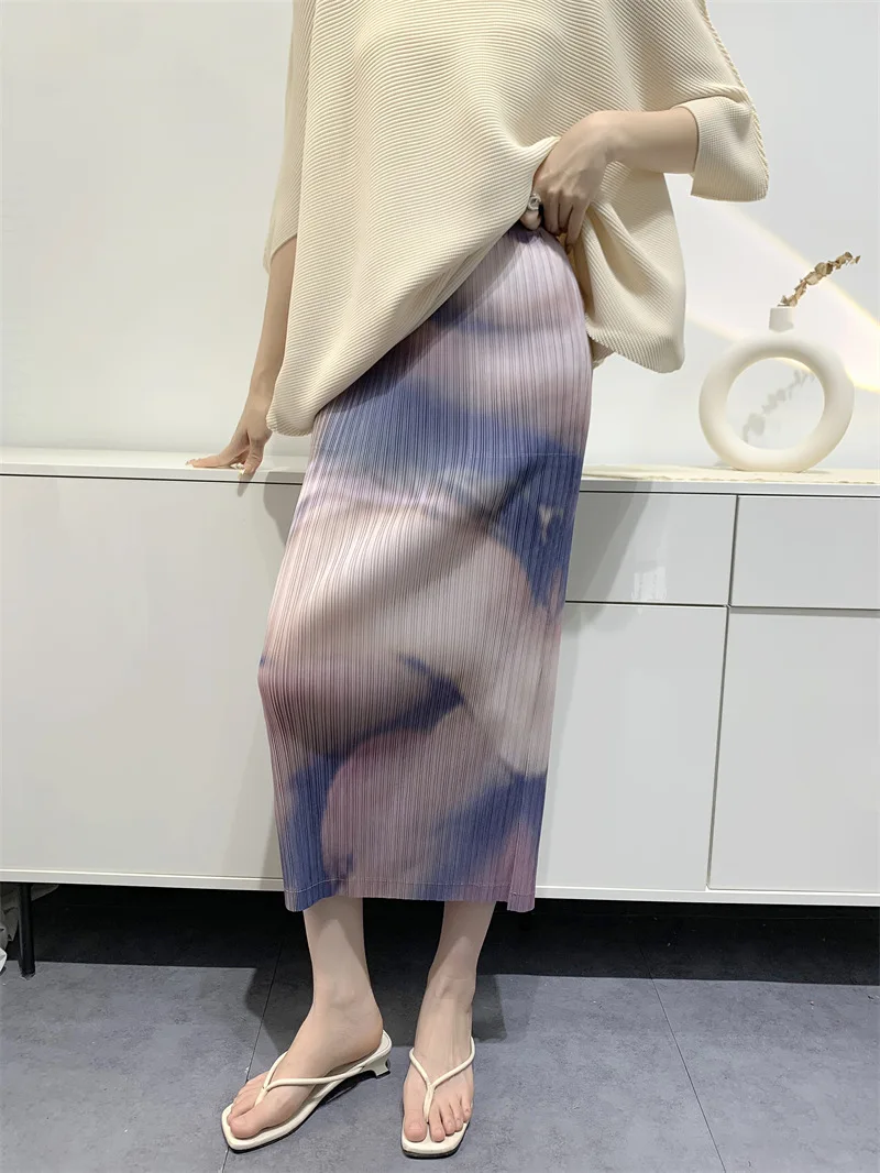 

Miyake Clashing Colours Split Style Pleated Fashion Design Women Summer High Elasticity Commuter Temperament Casual Half Skirt