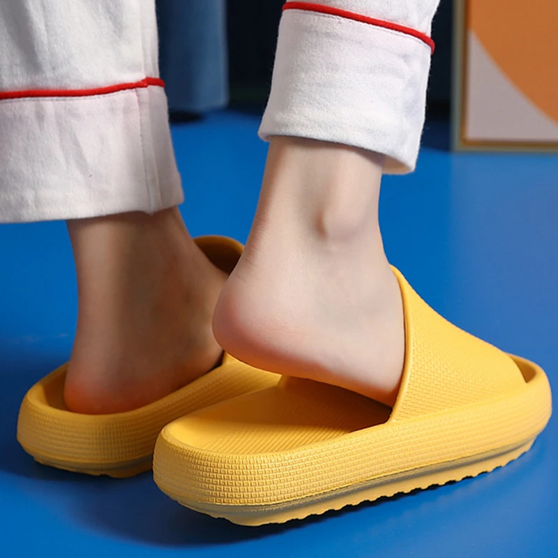 Women Thick Sole Slippers Men Summer Beach Slides Cloud Shoes Bathroom Anti-Slip Home Slipper Soft Sandals Fashion Flip-Flops