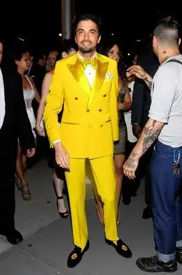 

Double Breasted Yellow Men Wedding Tuxedos Excellent Groom Tuxedos Men Dinner Prom Blazer 2 Piece Suit (Jacket+Pants+Tie)