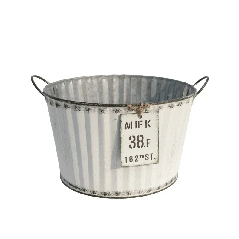 Металлический цветочный горшок |