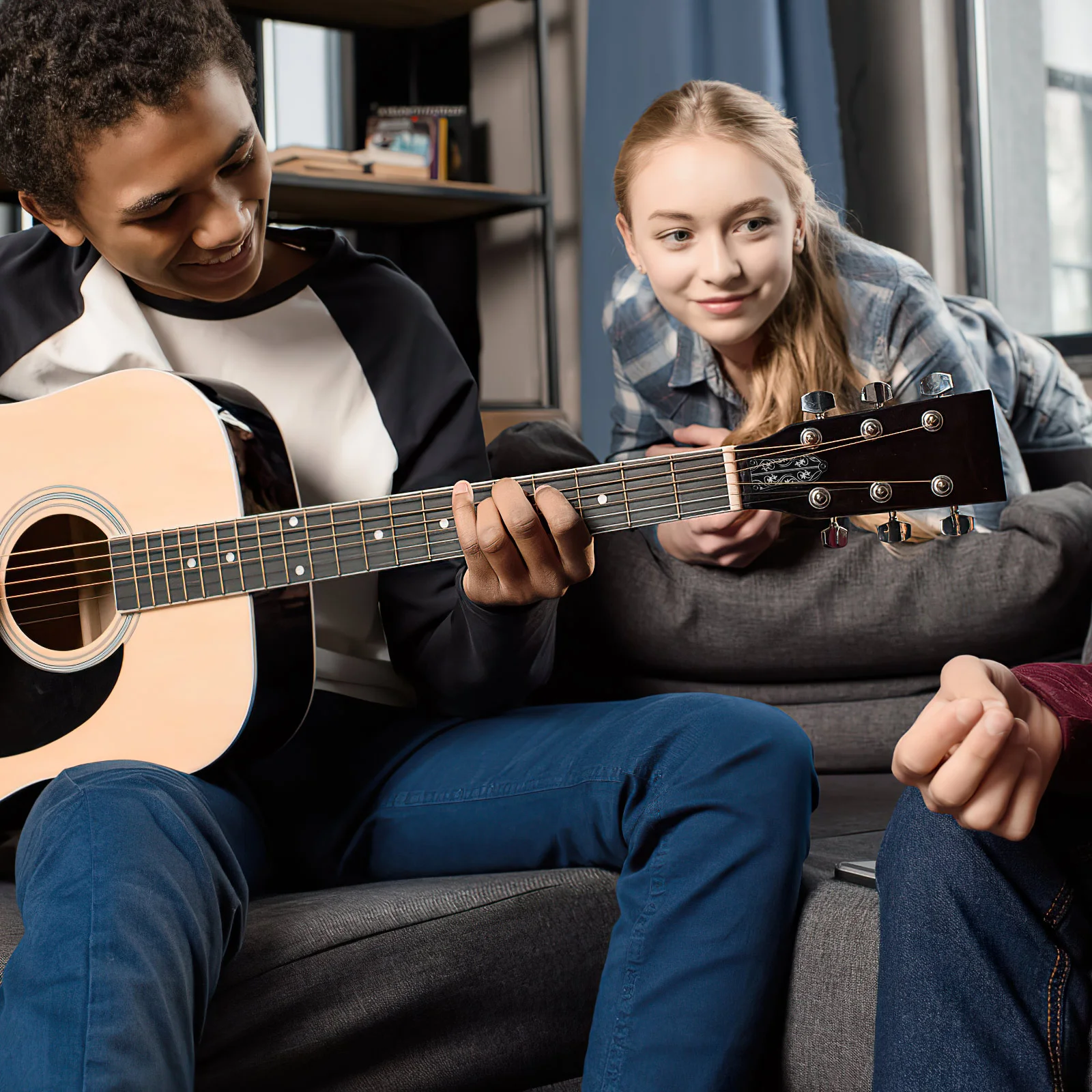 GR34 Чехол в форме анкерного стержня для электрогитары (черный) Крышка гитары