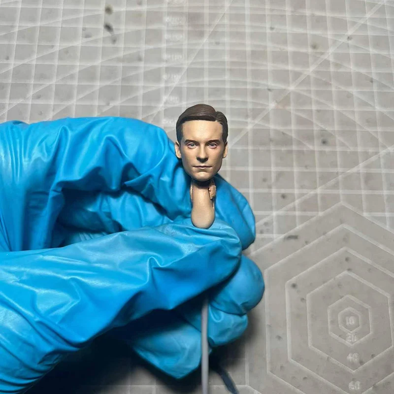 

Масштаб 1/12, голова тобея Магуайра, лепка Паркера, режим игры, подходит для 6-дюймовых экшн-фигурок SHF, игрушки