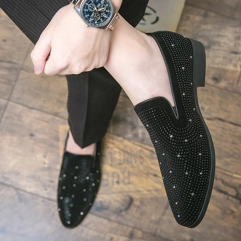 

WEH Men loafers Black Rhinestone Men Casual Shoes Gold Spiked Rivets Formal Wedding Party Dress Shoes Men Flats Slip On Loafers