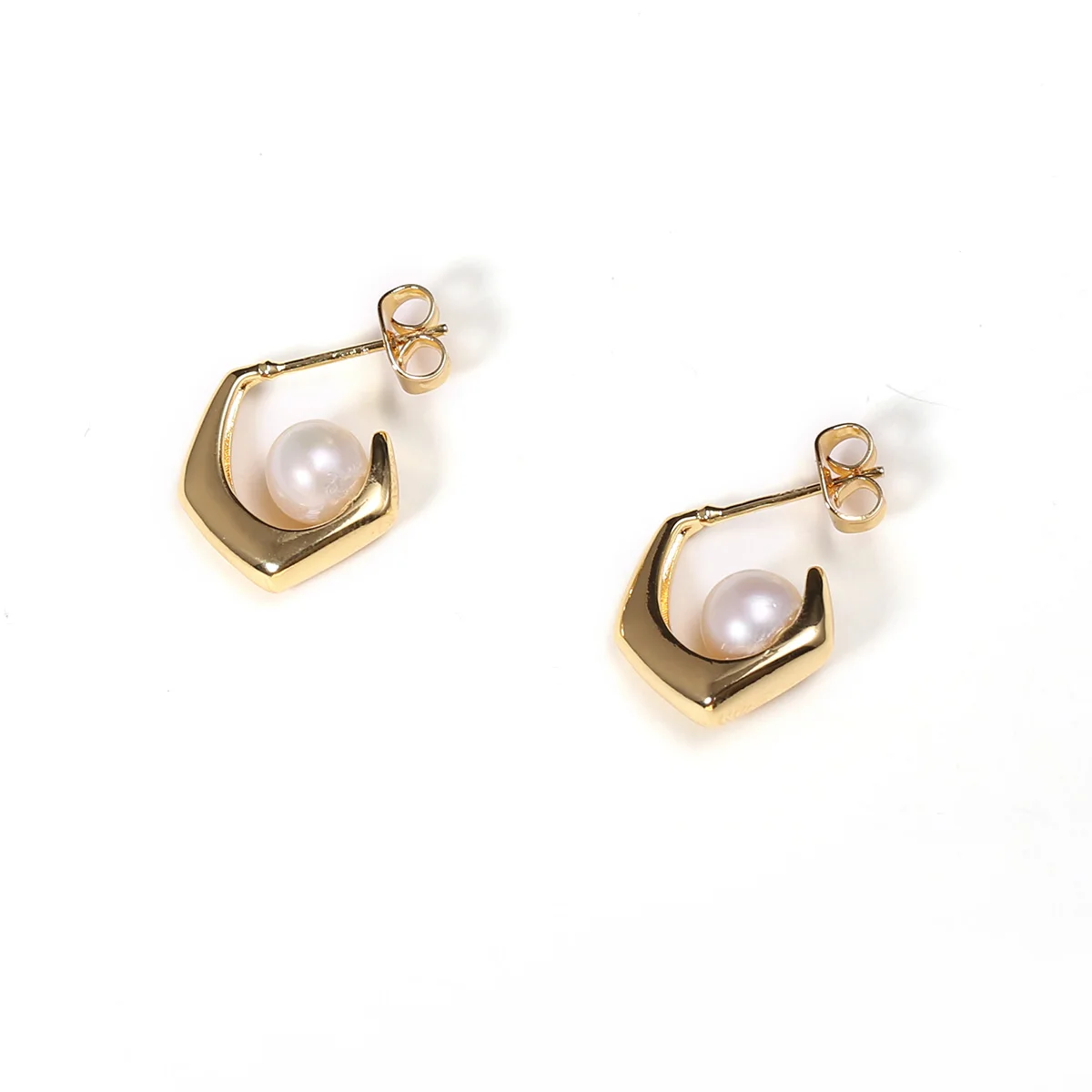 

Natural Pearl Bead Stud Earrings C Shape Round Cultured Freshwater Pearl Bead Earrings for Jewelry Women Gift 15x21mm
