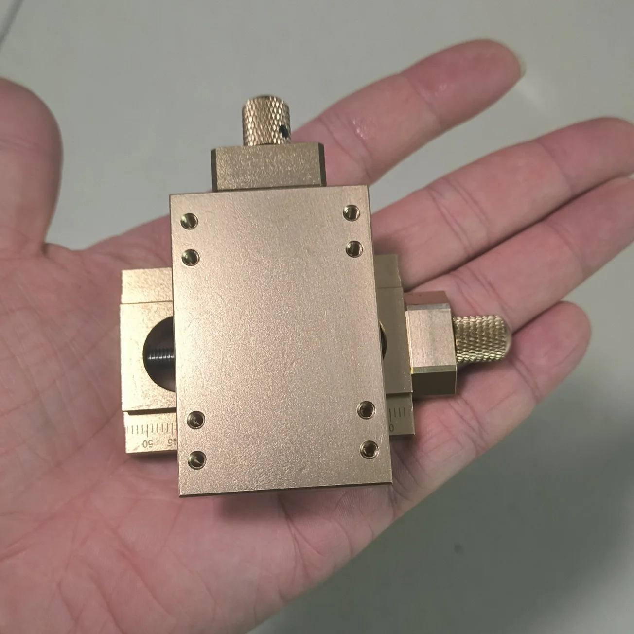 

Латунный микрораздвижной столик для инструментов