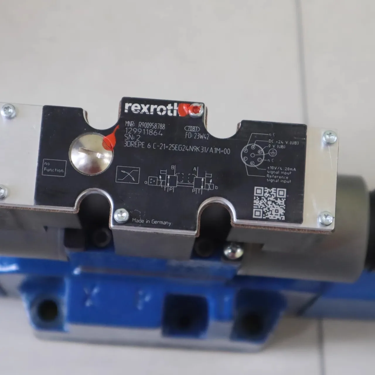 R900700633 4W RZ E16 W8 - 150-70/6 EG 24 N9 ET K31/A1D3M Rexroth REXROTH