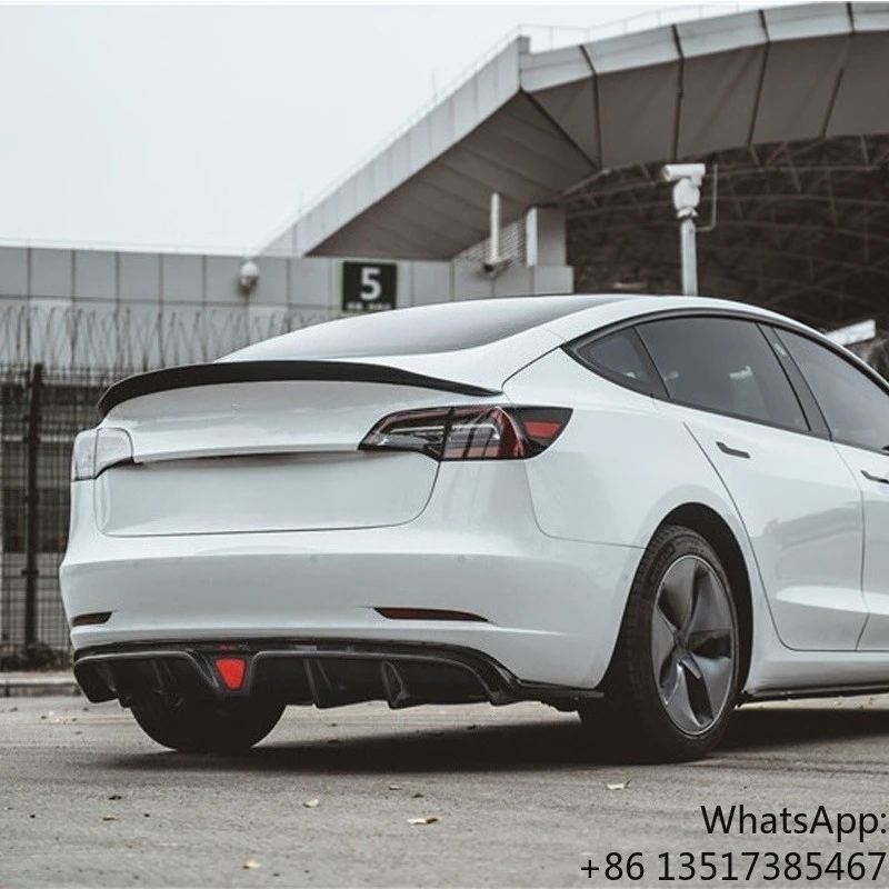 Фото Комплект обвесов CM Style из карбона для Tesla Model 3: передний сплиттер, задний диффузор, боковые пороги, спойлер на багажник №4