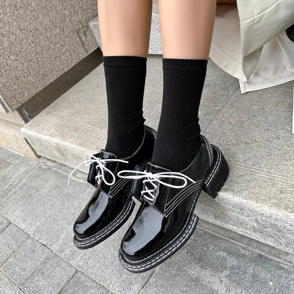 

Thick Sole Women Shoes Fashion Round Toe Casual Zapatos Mujer Vintage Lace Up Lower Cut Chaussure Femme Patent Leather Footwears