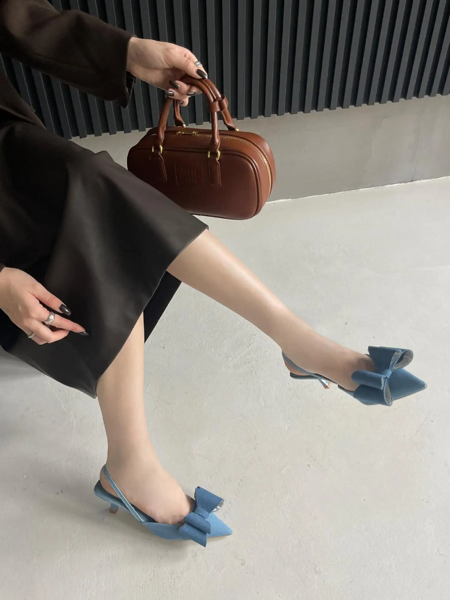 Сандалии с закрытым носком туфли бантом костюм большого размера женские бежевые