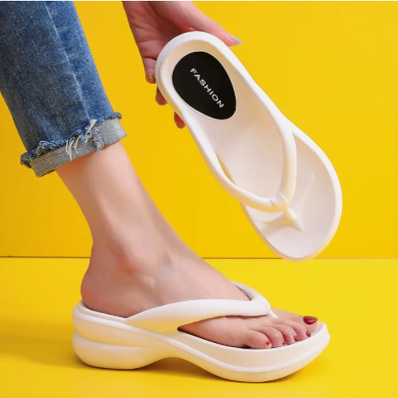 

Женские шлепанцы на платформе, сандалии на танкетке с клипсой и мягкой подошвой, пляжная обувь, лето 2022