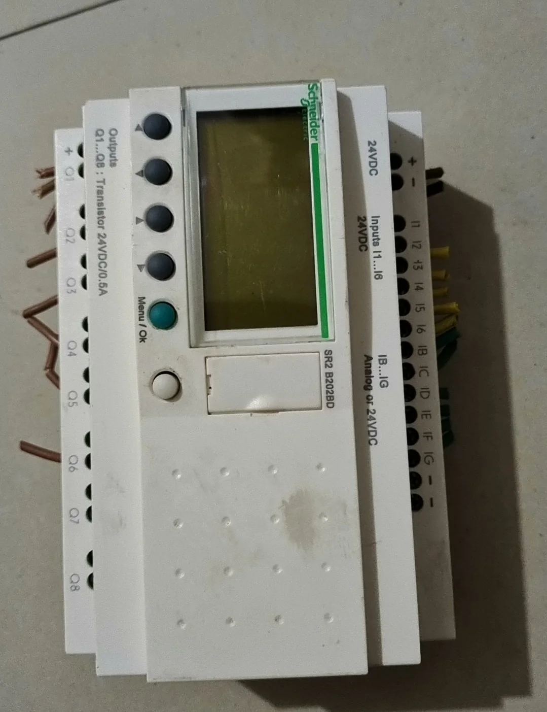 Новый 20-битный логический контроллер SR2 B202BD Zelio с панелью напряжения 24 В