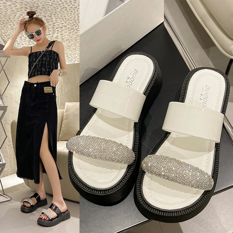 

Thick bottom round head women's slippers summer Korean version of a line outside to wear fashion slippers