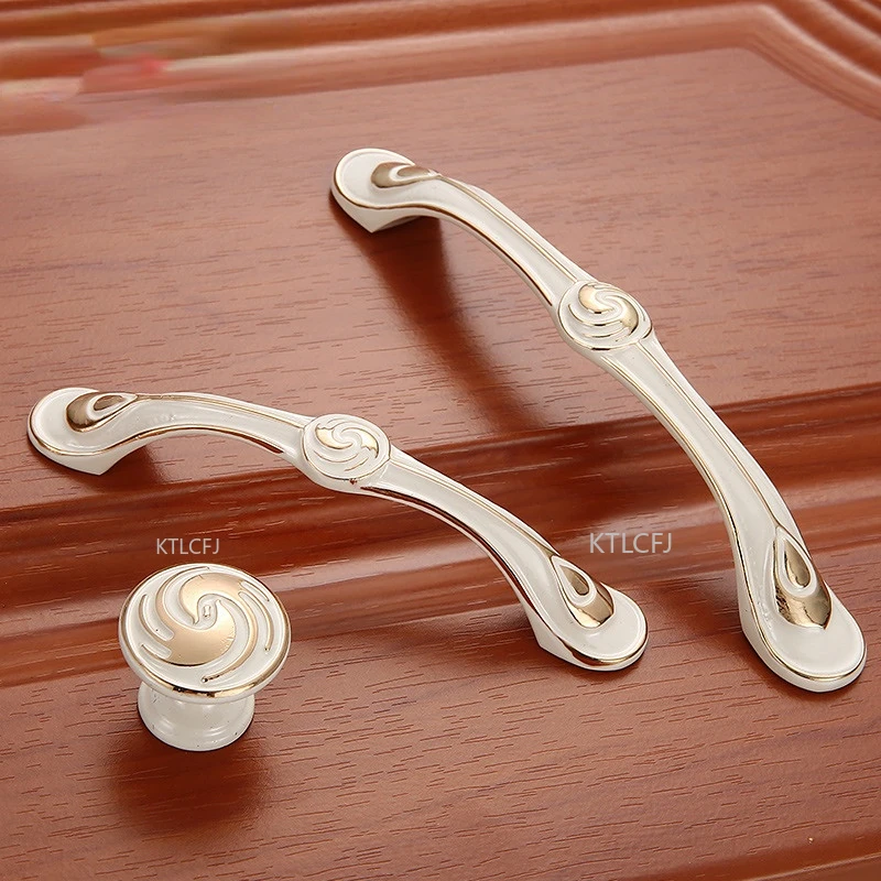 

Туалетный столик Arc из цинкового сплава в европейском стиле, домашние приспособления, белый корпус цвета слоновой кости, домашние приспособ...