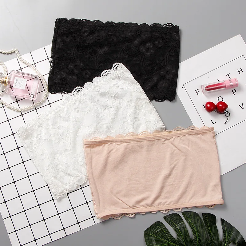 

Женское кружево с надписью вокруг груди и тонким топом без бретелек