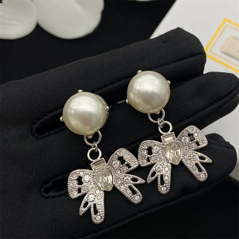 

119592 Bow Eangle Earrings Famous Designer Brand 925 Silver Diamonds Luxury Earrings Women Lovely Charm Jewelry Trendy