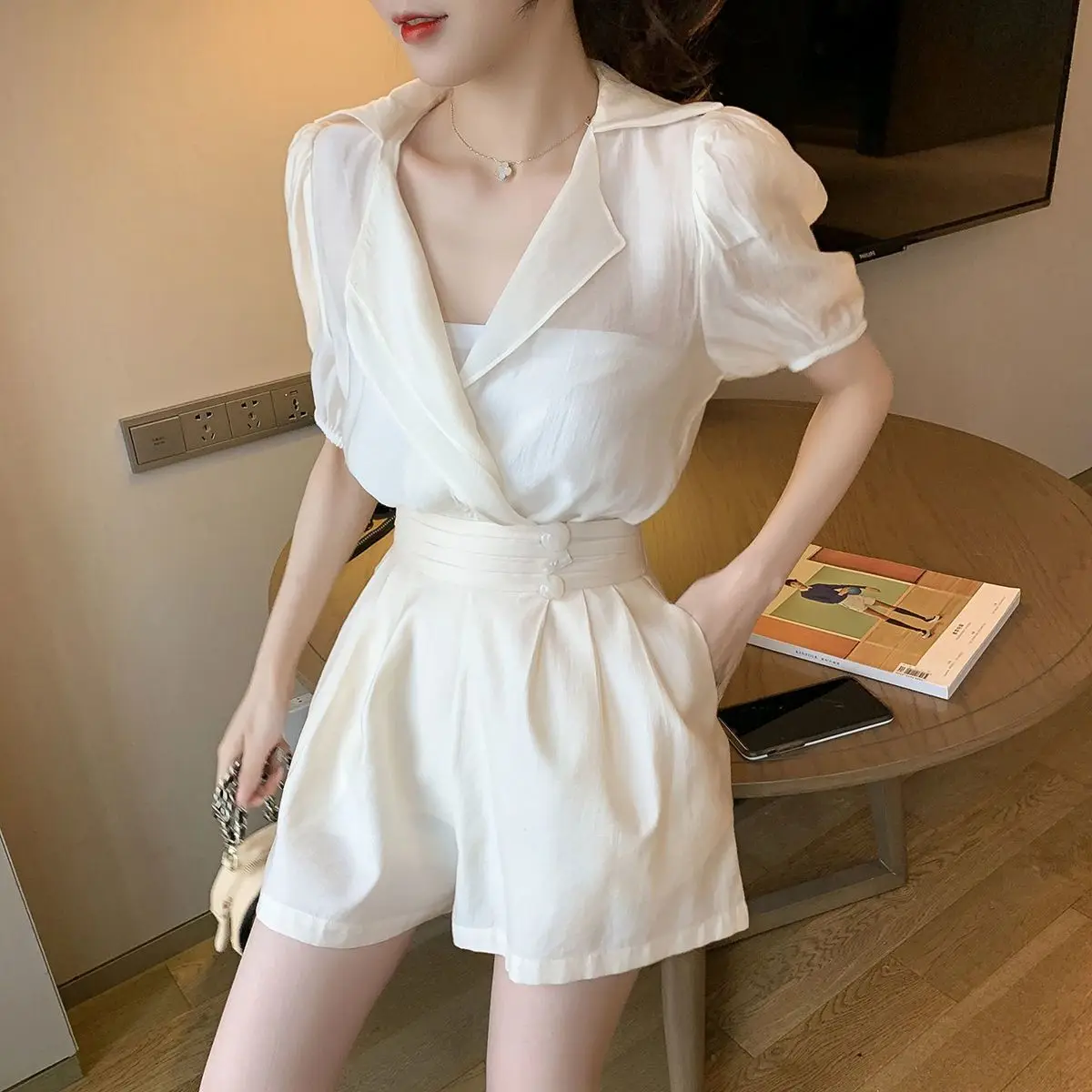 

2022 Women's Summer New Casual Sets Female Short Sleeve Chiffon Shirts + High Waist Wide Legs Shorts Ladies Two-piece Suits W140