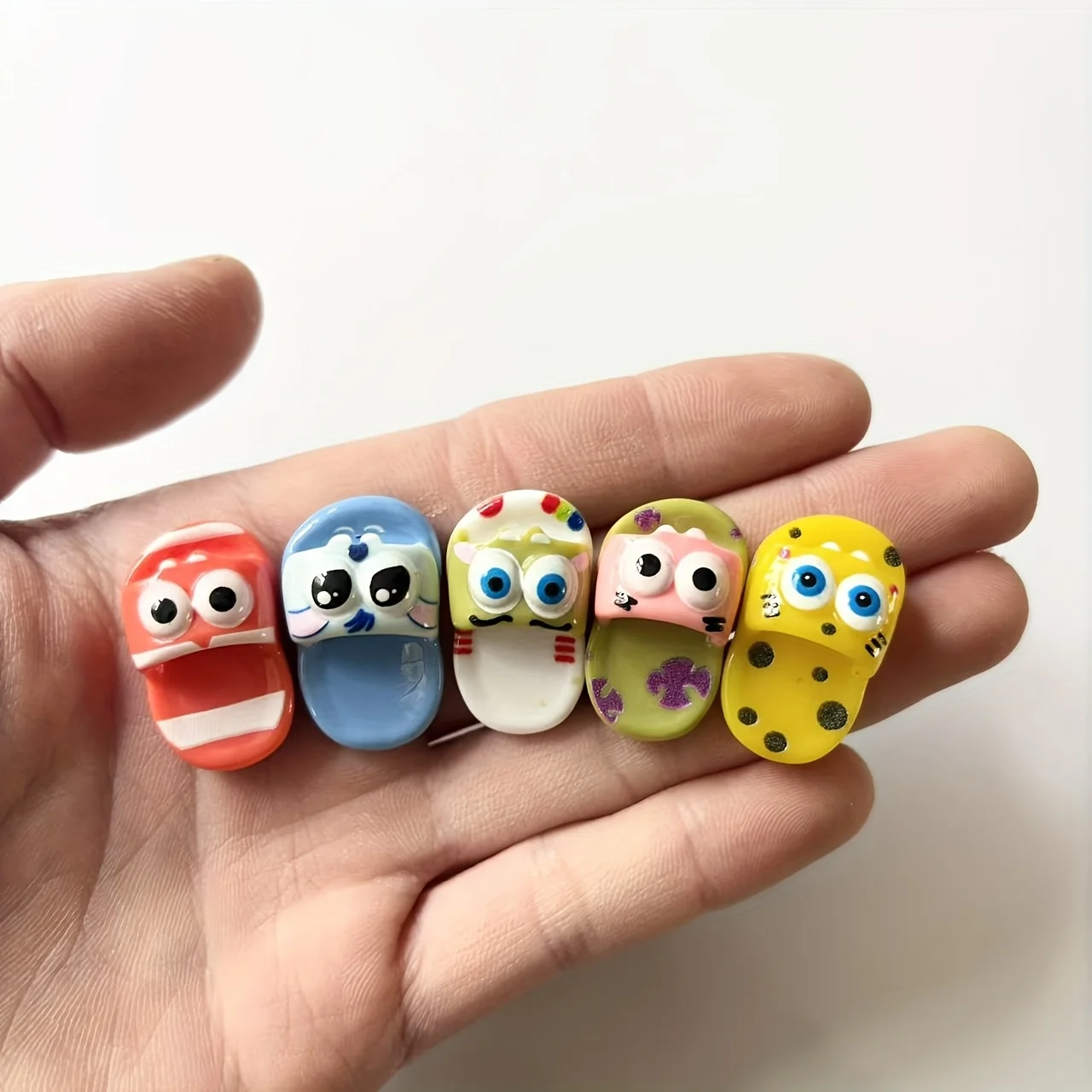 

Милые магниты-тапочки из смолы