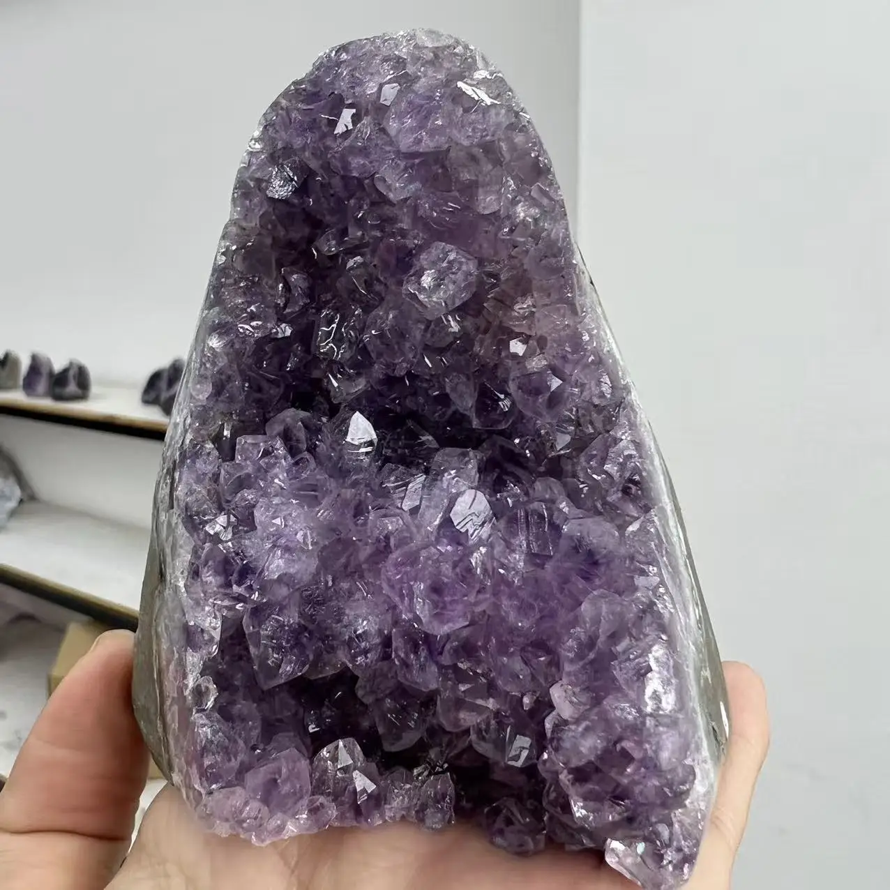 

Натуральный Уругвайский Аметистовый Кристалл Кластер