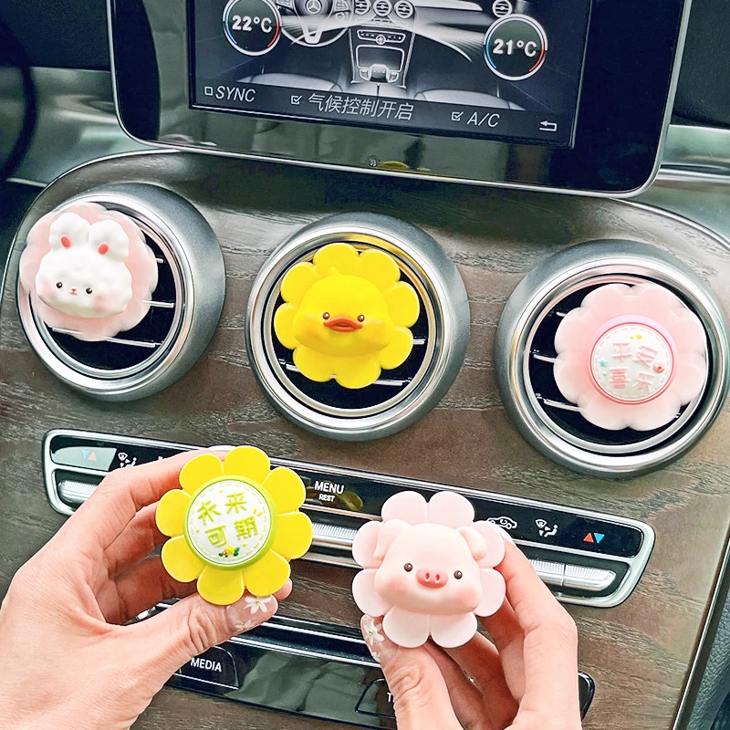 

Car Perfume Rotating Fan Blade Air Outlet Air Freshener Creative Cute Cartoon Pet Small Garden Perfume Decorative Accessories