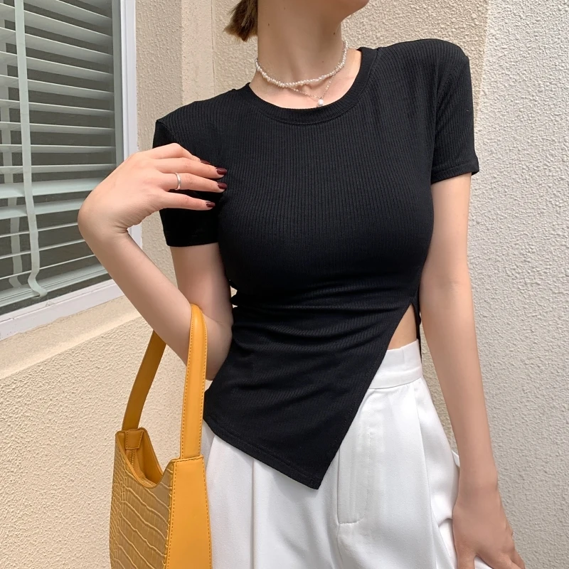 

Женские асимметричные топы, летние эластичные облегающие однотонные футболки с разрезом и коротким рукавом, модные женские короткие футболки