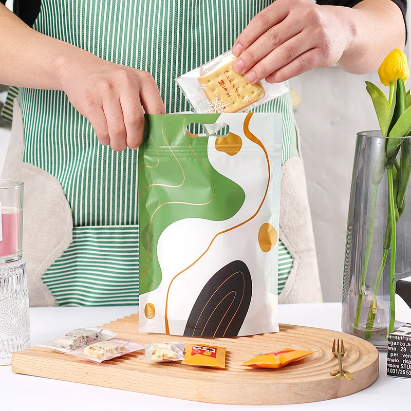 

50Pcs Plaid Flower Cat And Dog Plastic Bag Cartoon Snow Crisp Self-Supporting Bag Nougat Bag Box Biscuit Milk Jujube Ziplock Bag