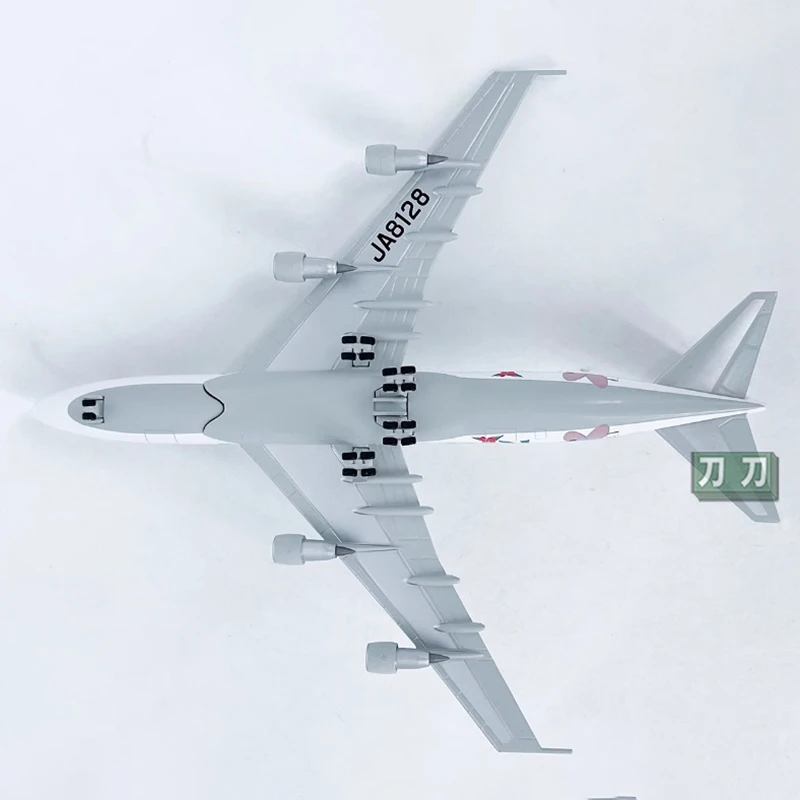 Литая модель летательного аппарата в масштабе 1:400 японские авиалинии Модель