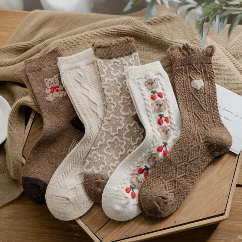 

Милые женские фетровые теплые коричневые зимние носки с высокой шерстью, Забавные милые Мультяшные рождественские подарки, Размеры 35-40
