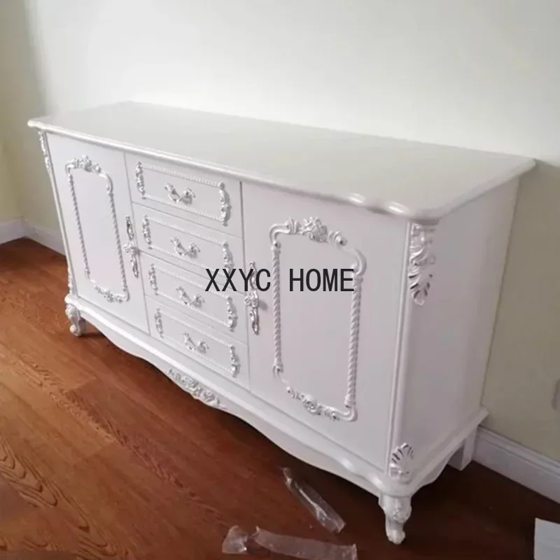 Деревянная витрина в скандинавском стиле