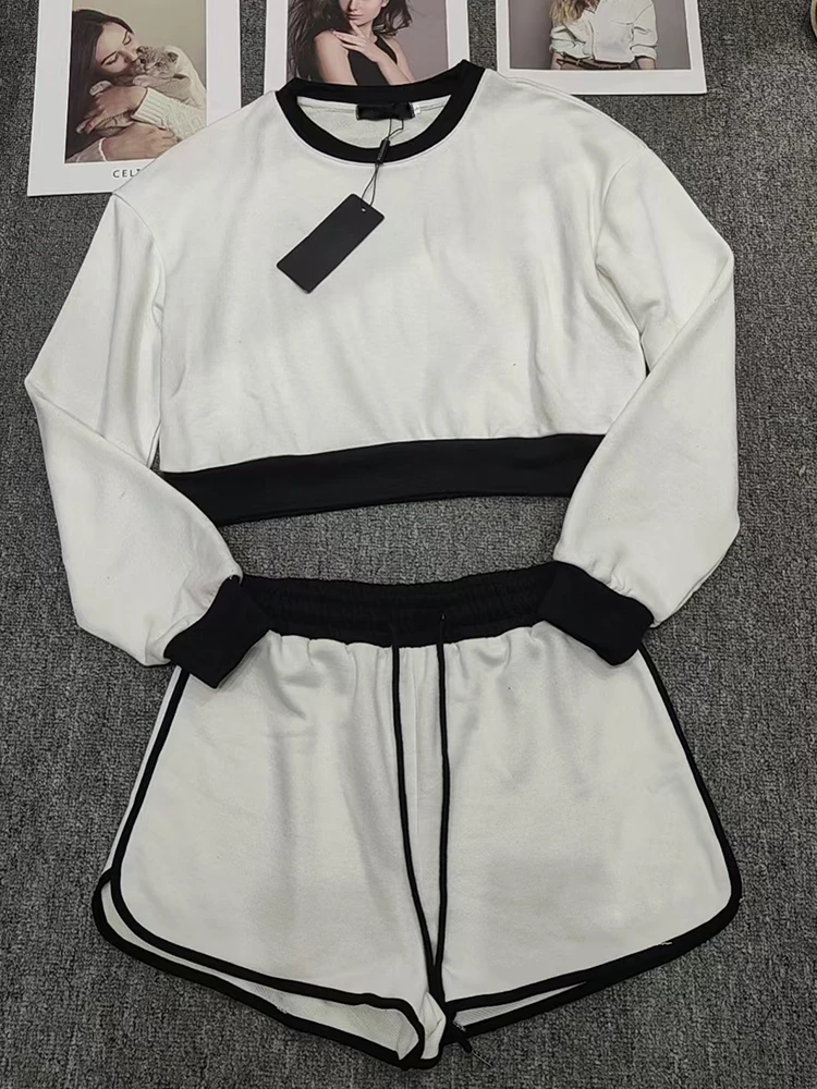 Женский спортивный комплект из двух предметов короткий вязаный пуловер и шорты с