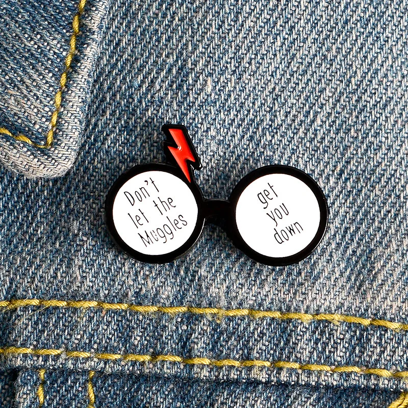 

Personality Creative Simple Magician Glasses Pin Creative Fun Lightning Magic Badge Cartoon Exquisite Enamel Dripping Oil Brooch