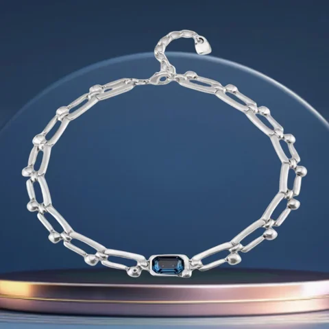 Классическое ожерелье из серебра с голубыми кристаллами